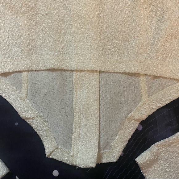 Cream textured asymmetrical crop top zip closure - Picture 4 of 6
